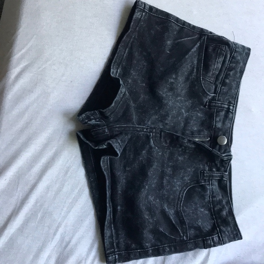Shorts - Picture 2 of 4